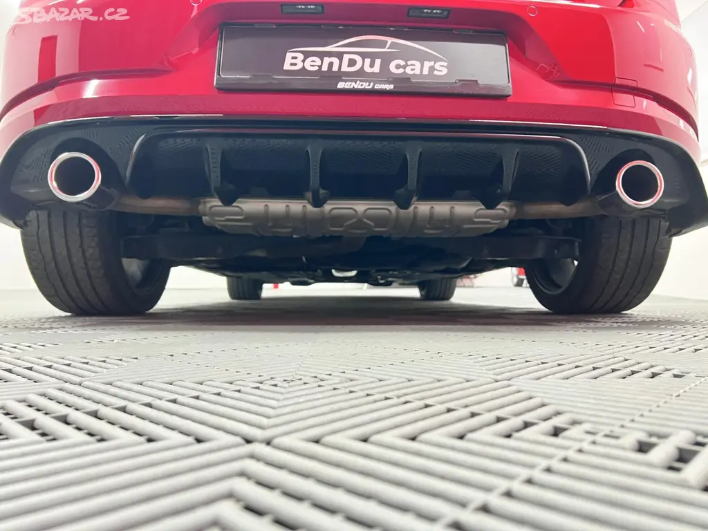 Volkswagen Golf, GTI TCR, 2.0 TSI 213 kW - fotka 6