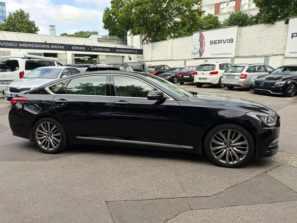 Hyundai Genesis, V6 GDi 3,8 HTrac CZ,1 maj - fotka 5