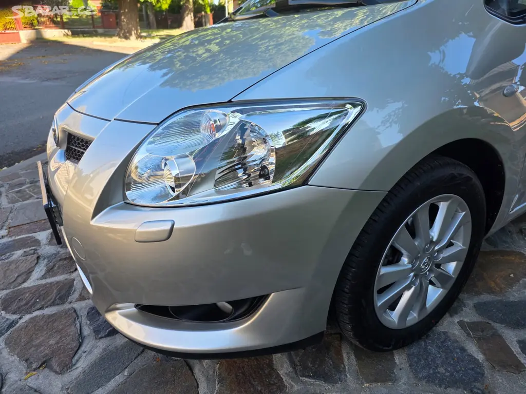 Prodám Krásnou Toyota Auris 1.8 Valvematic - fotka 4