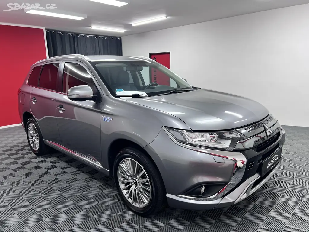 Mitsubishi Outlander, 2.4 PHEV 165 kW, 4x4, 2020 - fotka 3