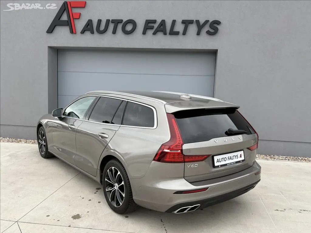 Volvo V60, 2,0 D3 110 KW MOMENTUM MANUAL - fotka 4