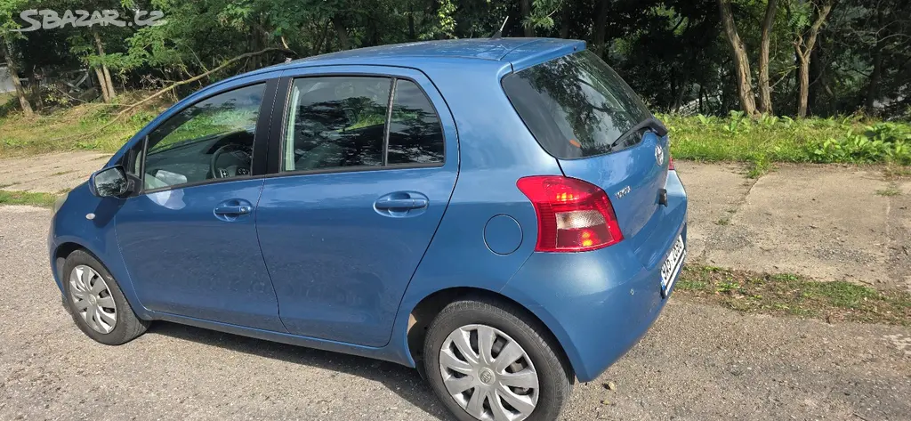 Toyota Yaris 1.3 64 kw 2008 Automat - fotka 6