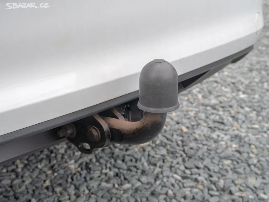 Volkswagen Golf 1.6TDI 77KW 2x KOLA - fotka 3
