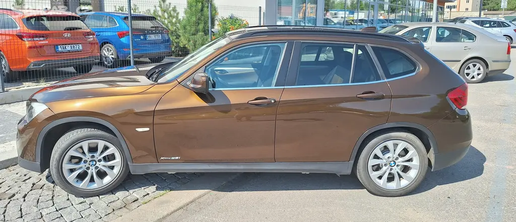 BMW X1 2.8i 6-válec 190 kW - fotka 5