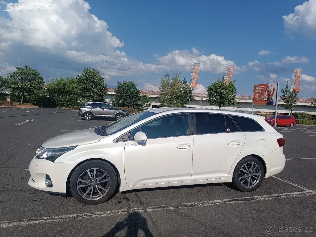 Toyota Avensis 2,0 D-4D, TOP stav, 117 kW - fotka 2