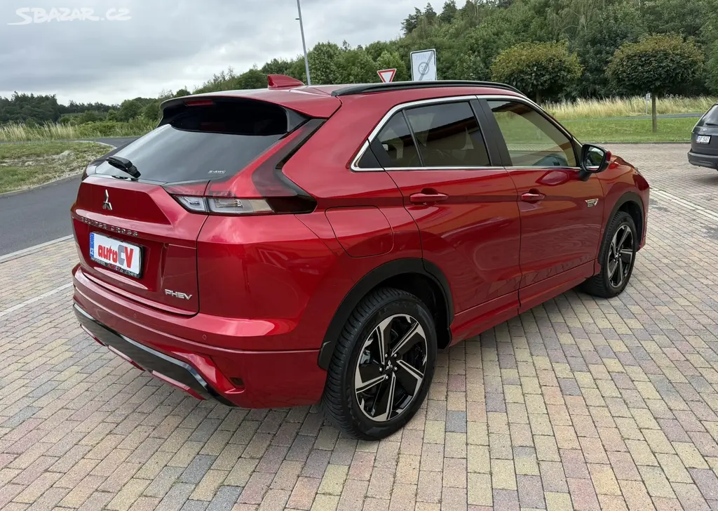 MITSUBISHI ECLIPSE CROSS 2.4 PHEV 138kW 4x4-2022- - fotka 6