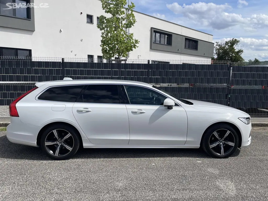 Volvo V90, 2.0 D4 140kW MOMENTUM - fotka 6