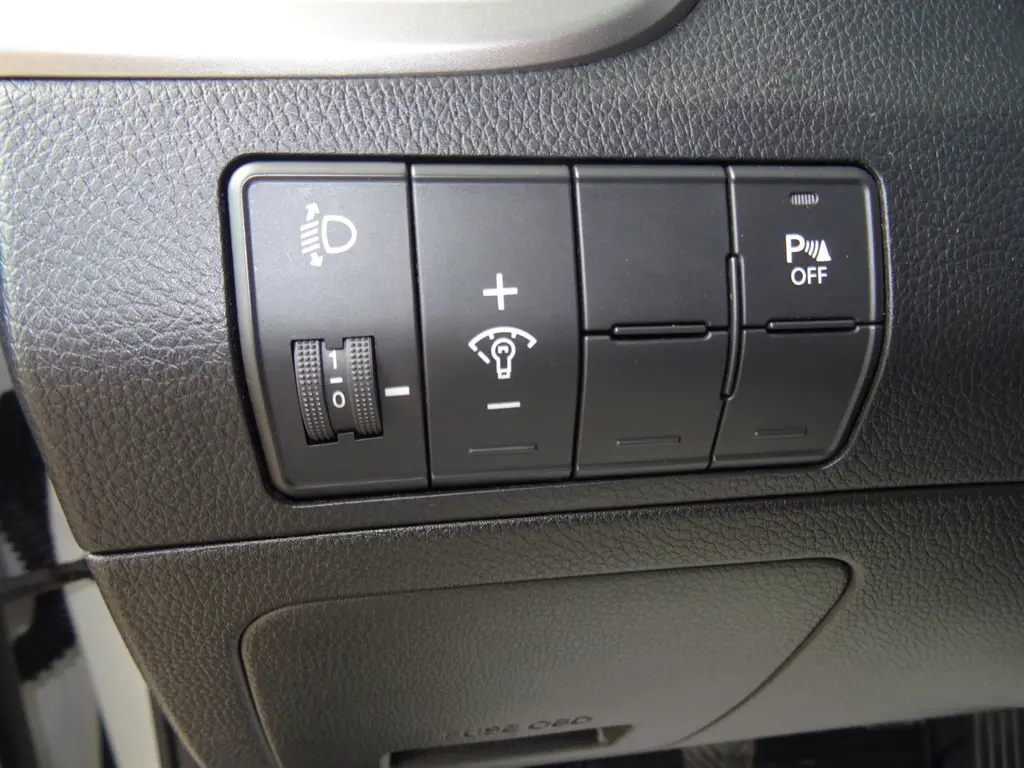 Hyundai i30 1,4CVVT Par.senzory, auto.klima, temp. - fotka 6