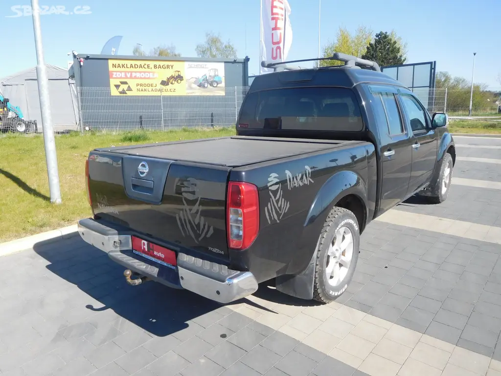 Nissan Navara 2.5 DCi 4WD Dakar, 126 kW, 4X4 - fotka 3