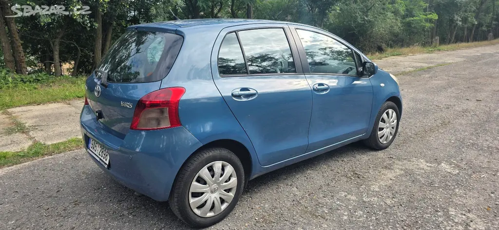 Toyota Yaris 1.3 64 kw 2008 Automat - fotka 4