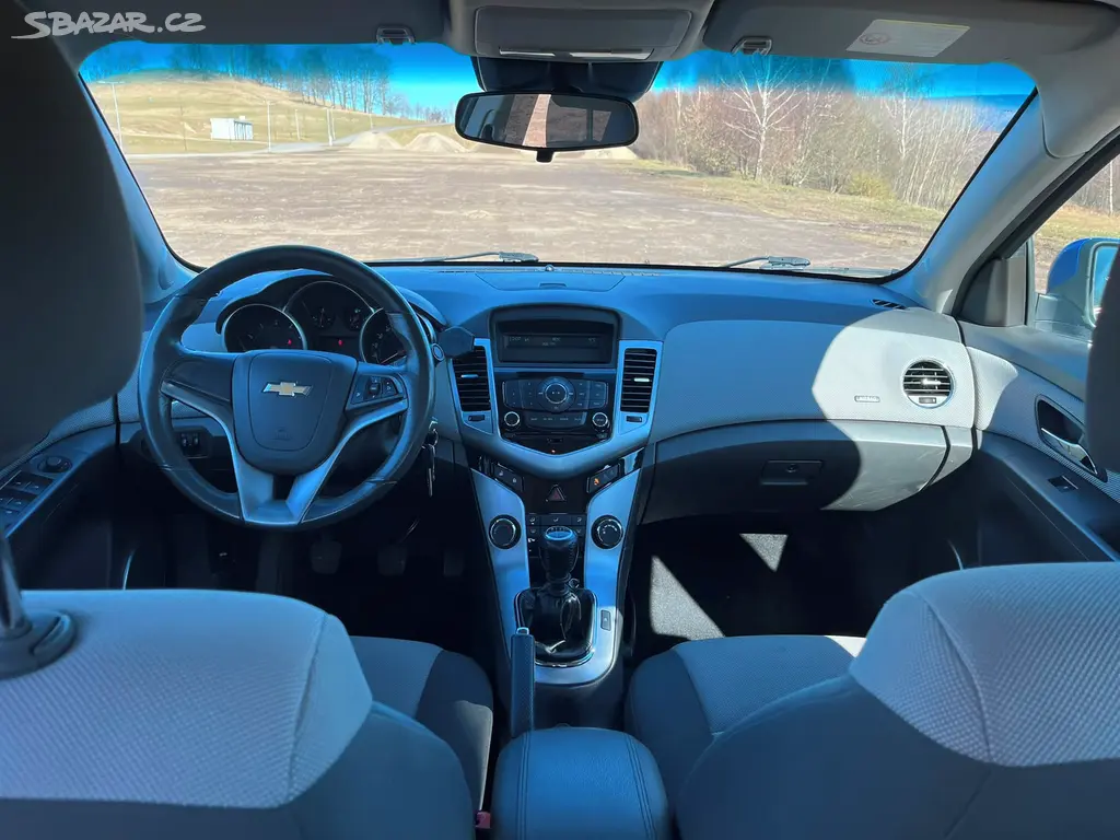 Chevrolet Cruze 1.6i, tažné, klima - fotka 6