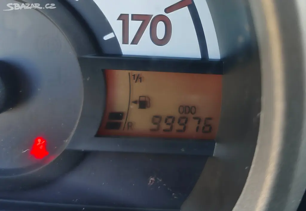 Peugeot 107 1.0i 50kw r.v 2011 TOP STAV - fotka 6