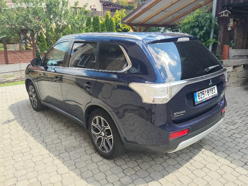 Mitsubishi Outlander III, 2.3 DID, 4x4, 6-st. man. - fotka 4