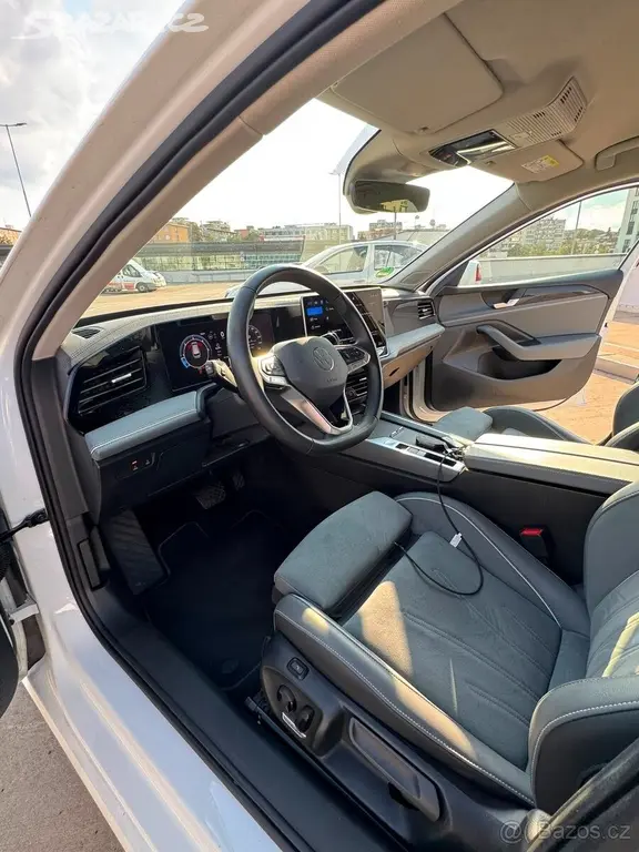 Volkswagen Passat 2,0 TDI 110Kw - fotka 3