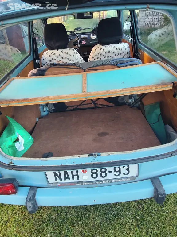 Osoní automobil Trabant - fotka 5