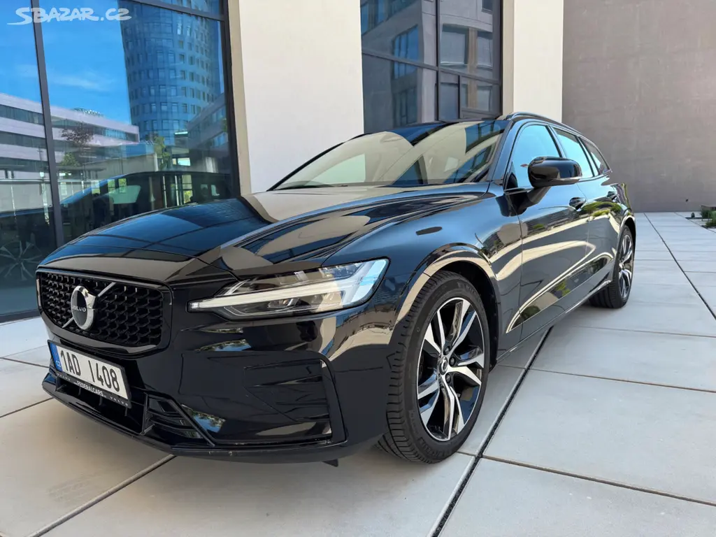 Volvo V60 B4 Plus Dark AT ČR 1 MAJITEL HYBRID