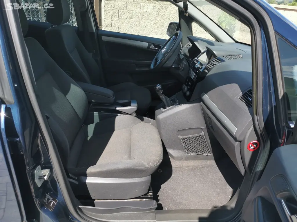 Opel Zafira 1.7CDTi 92kw - XENONY - 7míst - VYBAVA - fotka 5