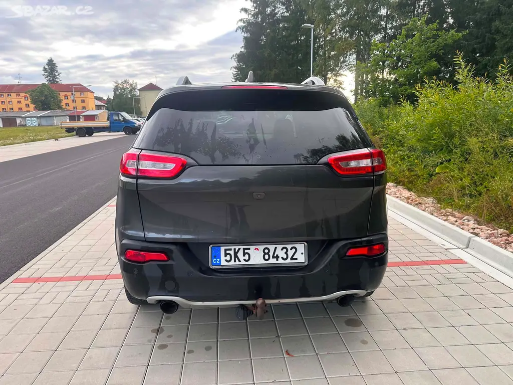 Jeep Cherokee 2.0D 4x4 aut. 125 Kw (výbava) - fotka 5