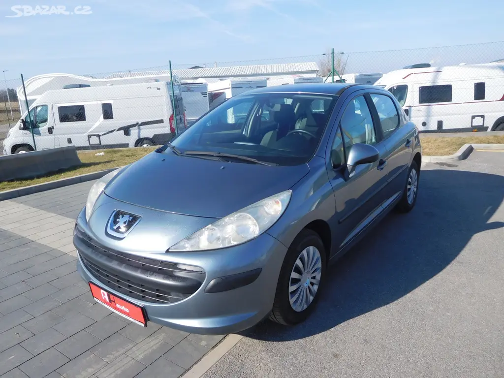 Peugeot 207 1.4i Urban, 54 kW, Klimatizace