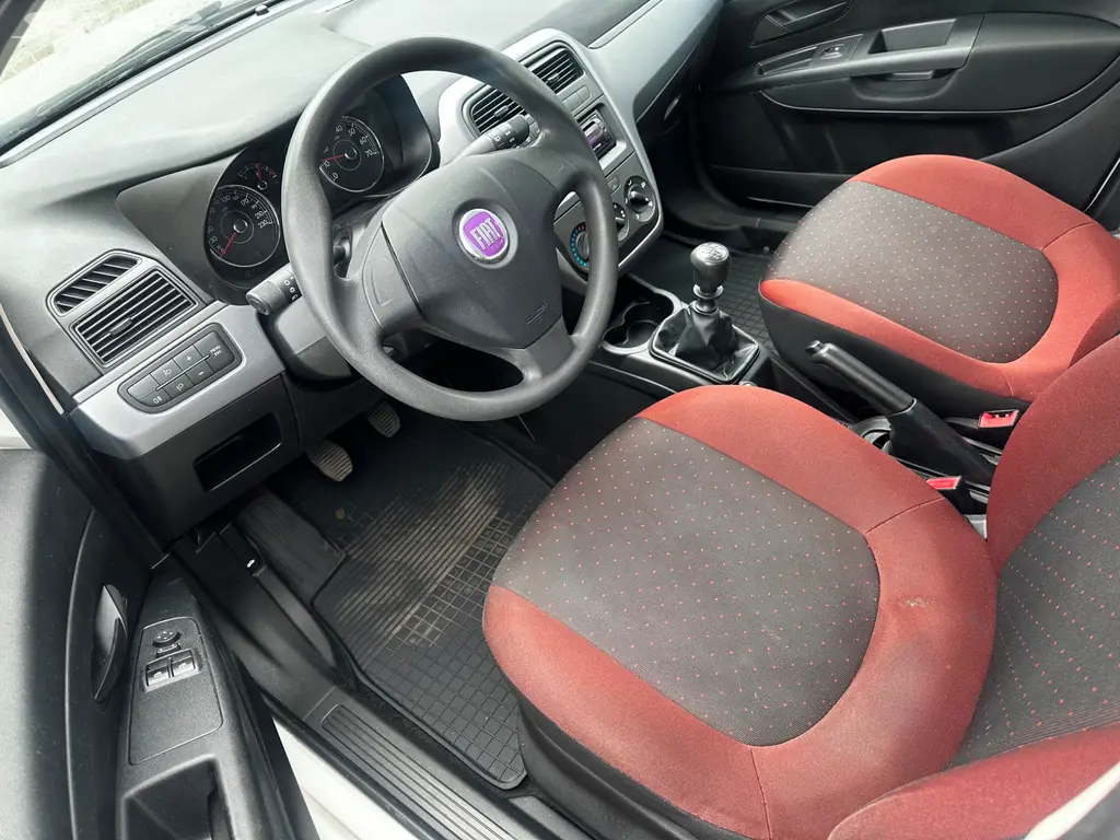 Fiat Punto grande 1.2i, r.2009, klima, 1.maj., stk - fotka 6