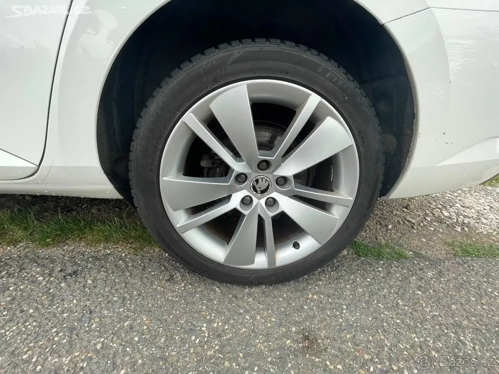 Škoda Superb 2,0 3, 4x4 - fotka 4