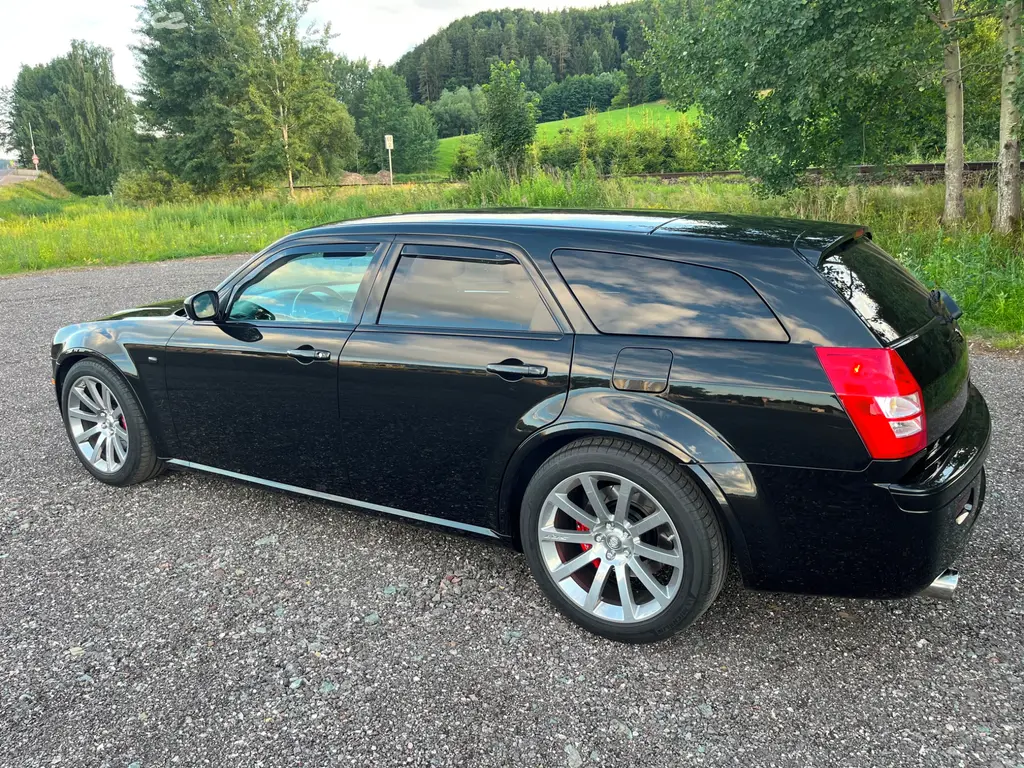 Chrysler 300C 6,1 SRT-8 - fotka 2