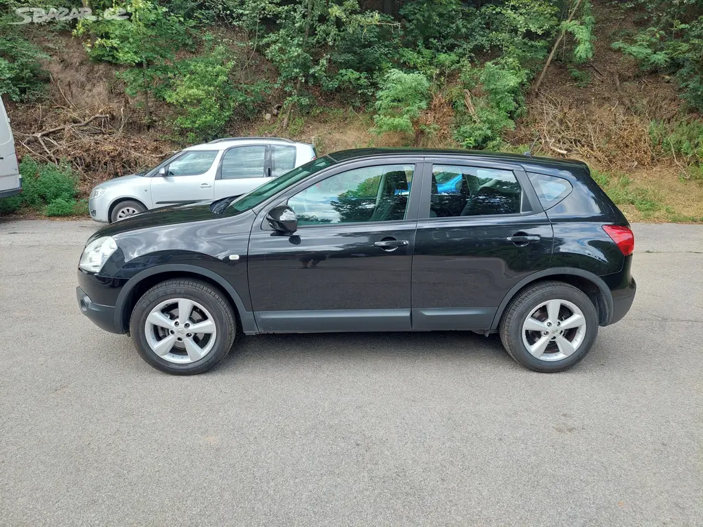 Nissan Qashqai 1.6, 84kw, benzín, rok 2009. - fotka 2