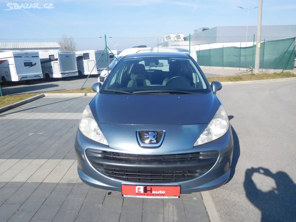 Peugeot 207 1.4i Urban, 54 kW, Klimatizace - fotka 6