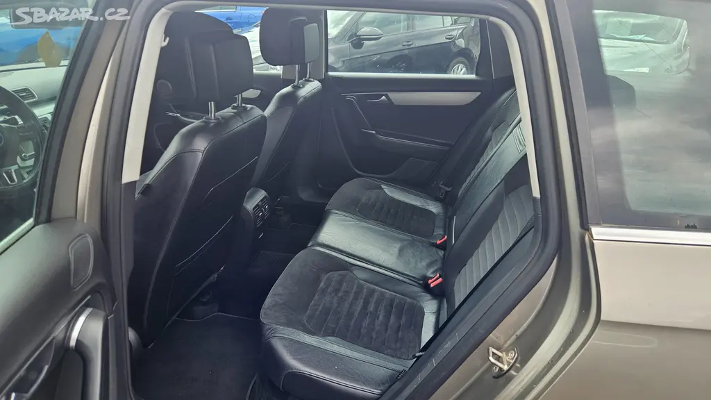 Volkswagen Passat 2,0 TDi Highline - fotka 6