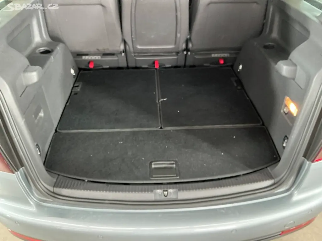 Volkswagen Touran, 1.6Mpi 75KW UNITED 7-MÍST TOP - fotka 4