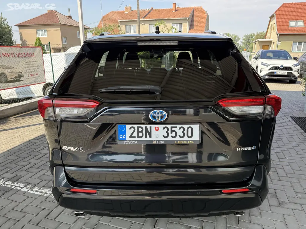 Toyota Rav4, 2,5 Hybrid Black Edition JBL - fotka 5