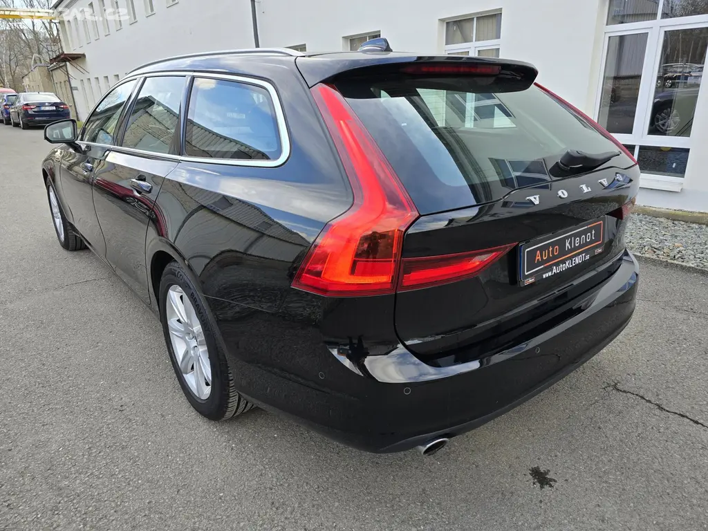 Volvo V90, D4 2,0 140kW 4x4 DPH MOMENTUM - fotka 5