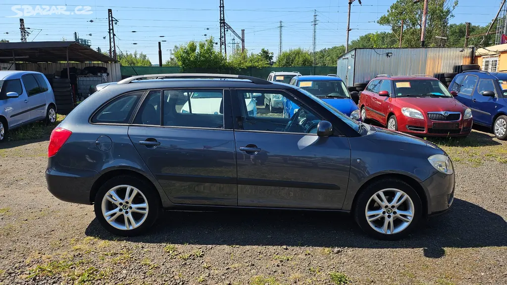 Škoda Fabia II 1.4i 16V kombi 63kW, 2009, klima - fotka 3
