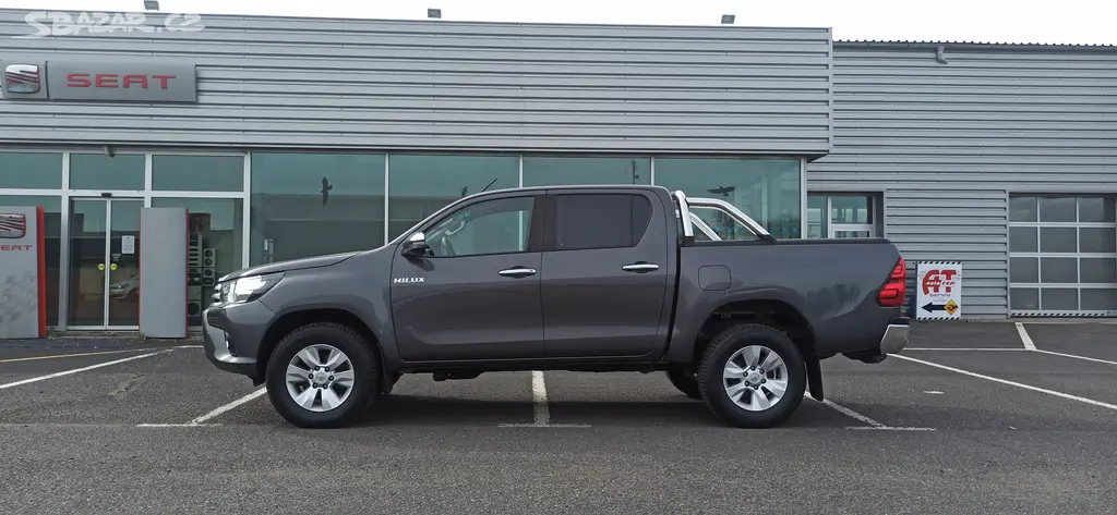 Toyota Hilux 2.4 D 4 D 4x4 Nové v ČR - fotka 2