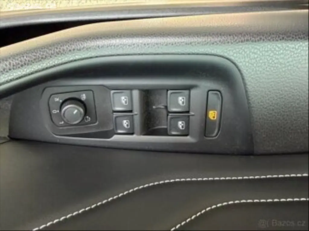 Volkswagen Passat Variant 2,0 B8 R-Line TDI 2023 - fotka 6