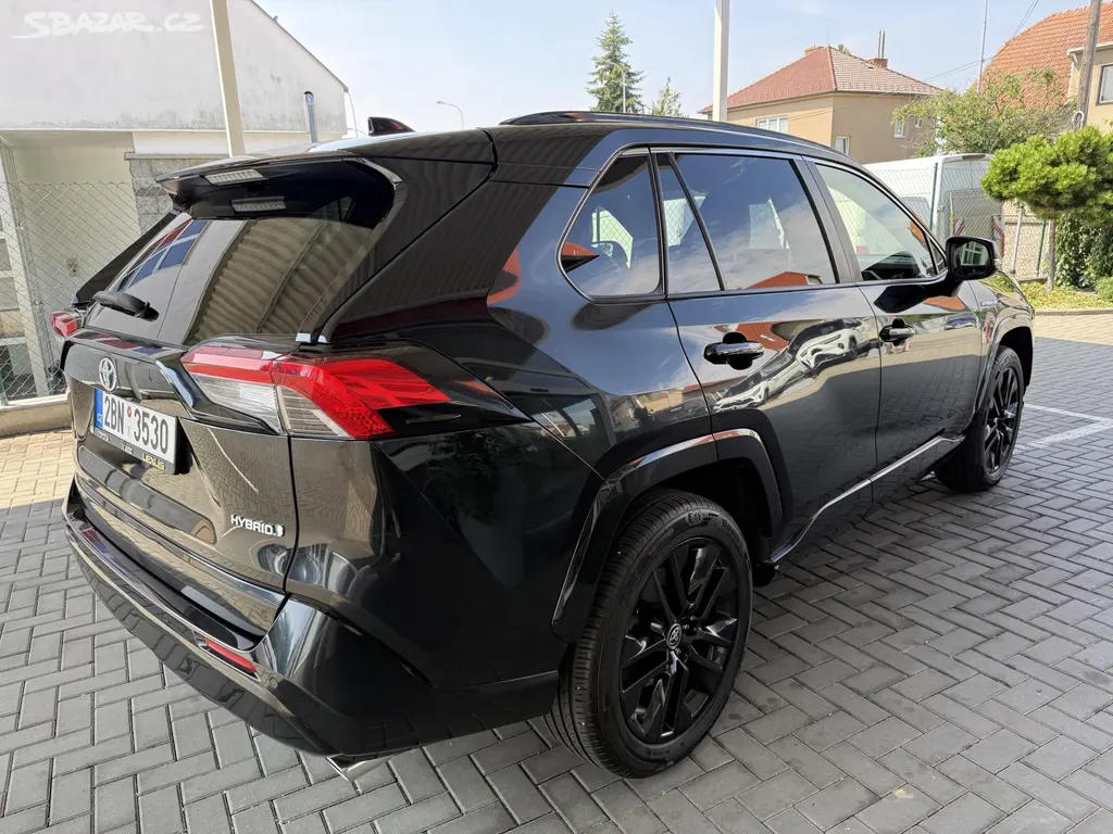 Toyota Rav4, 2,5 Hybrid Black Edition JBL - fotka 4