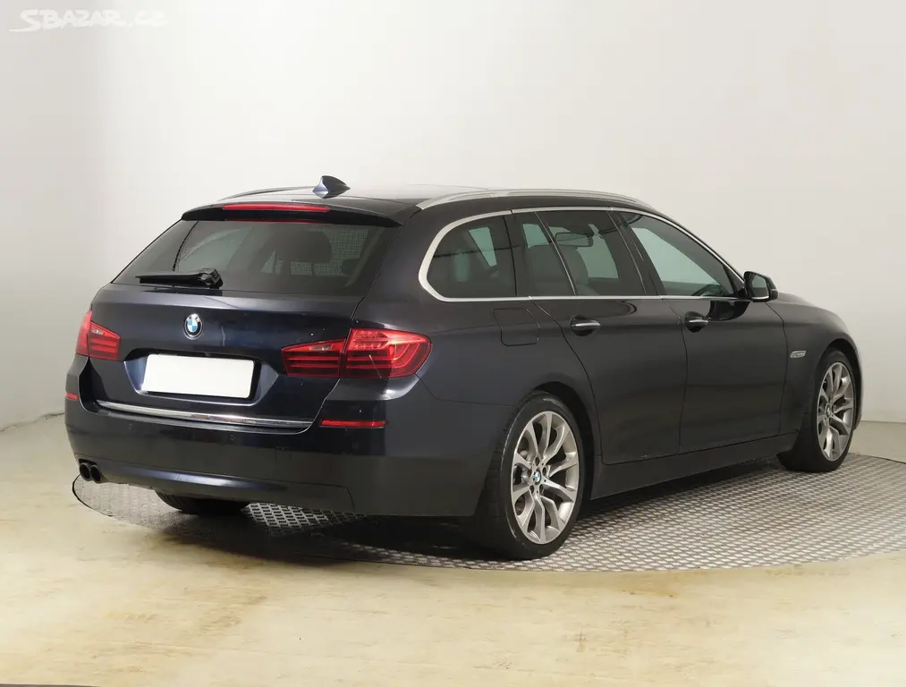 BMW Řada 5, 530d xDrive, Luxury Line, 4X4 - fotka 5