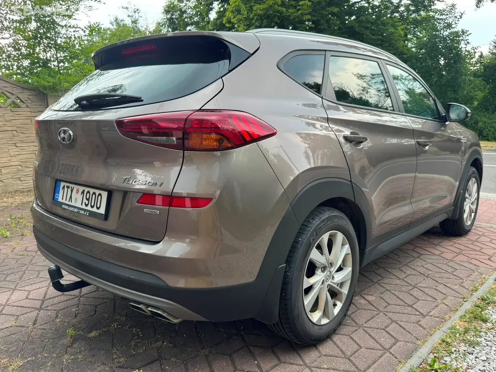 Hyundai Tucson 1.6D 4x4 1.MAJIT. ČR DPH TAŽNÉ - fotka 6