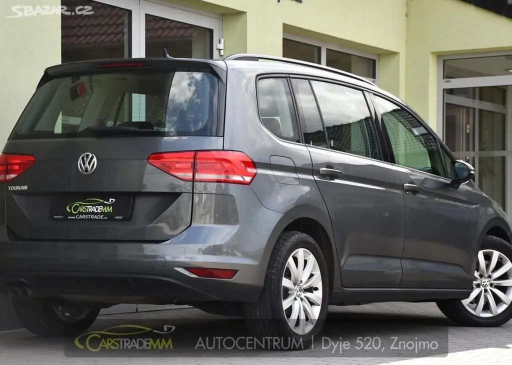 Volkswagen Touran 2.0TDi DSG TAŽNÉ 2xKOLA 110 kw - fotka 5