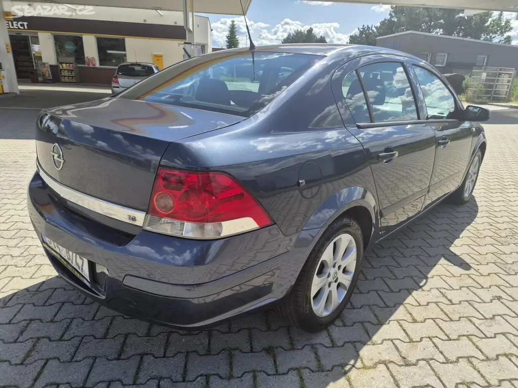 Opel Astra, 1,6 16V Enjoy - fotka 3