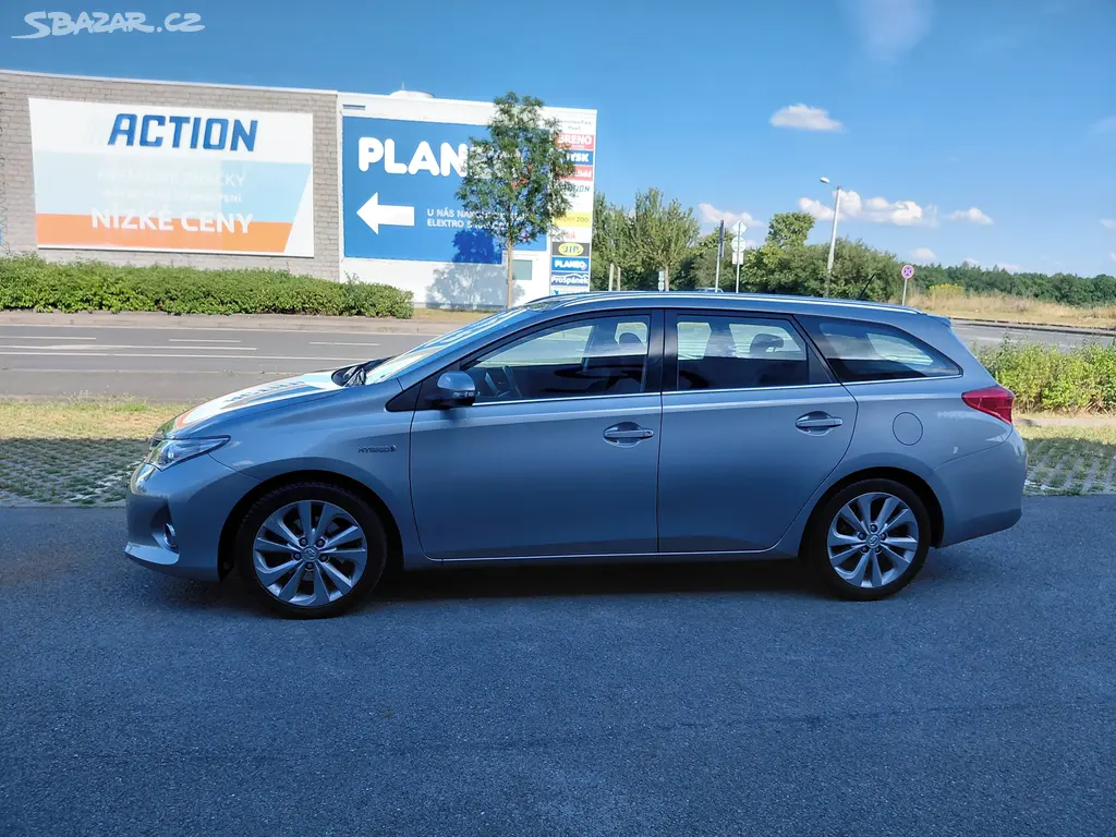 Toyota Auris, 1.8 73KW HYBRID,SERVISOVANÉ - fotka 4