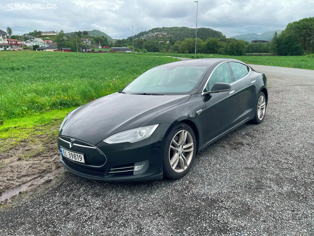 Tesla Model S 85 2014 Free supercharging