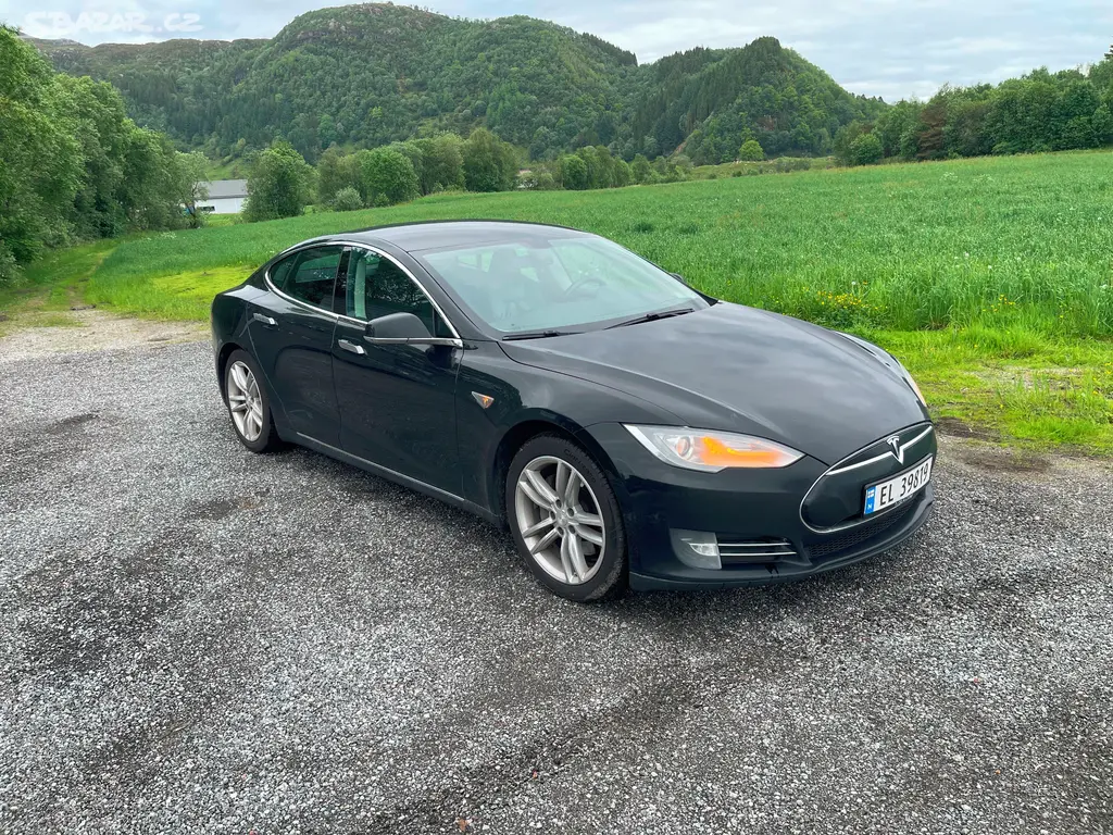 Tesla Model S 85 2014 Free supercharging - fotka 3