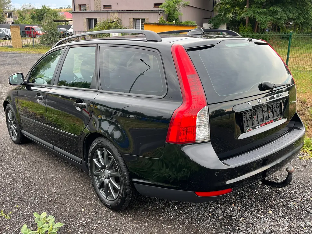 VOLVO V50 1.6D 80KW,XENON,VÝHŘEV,POLOKŮŽE,ALU16,TZ - fotka 6