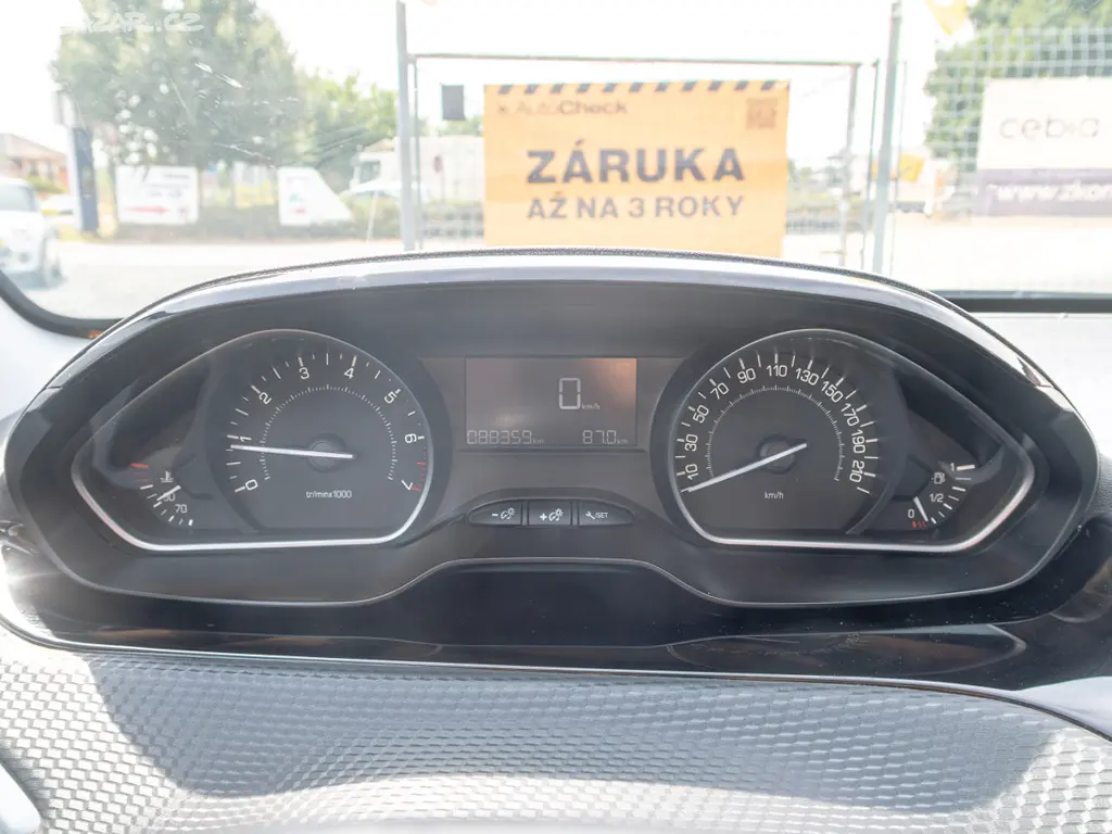 Peugeot 2008 ČR 1.2T 81KW 88.359KM - fotka 6