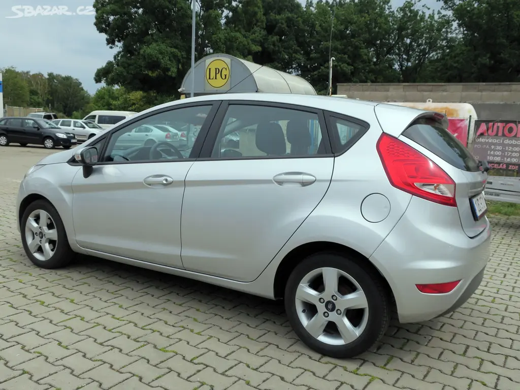 Ford Fiesta 1.2 i 60 kW - 113 760 Km - fotka 6