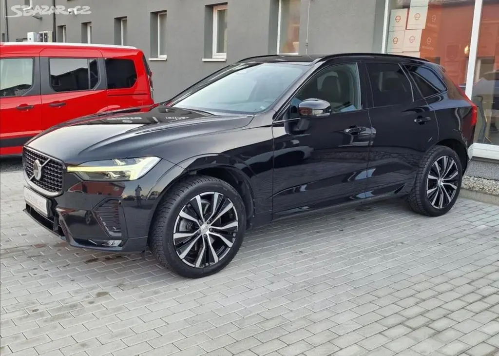 Volvo XC60, B5 184kW Plus Dark Auto,1.Maj - fotka 2