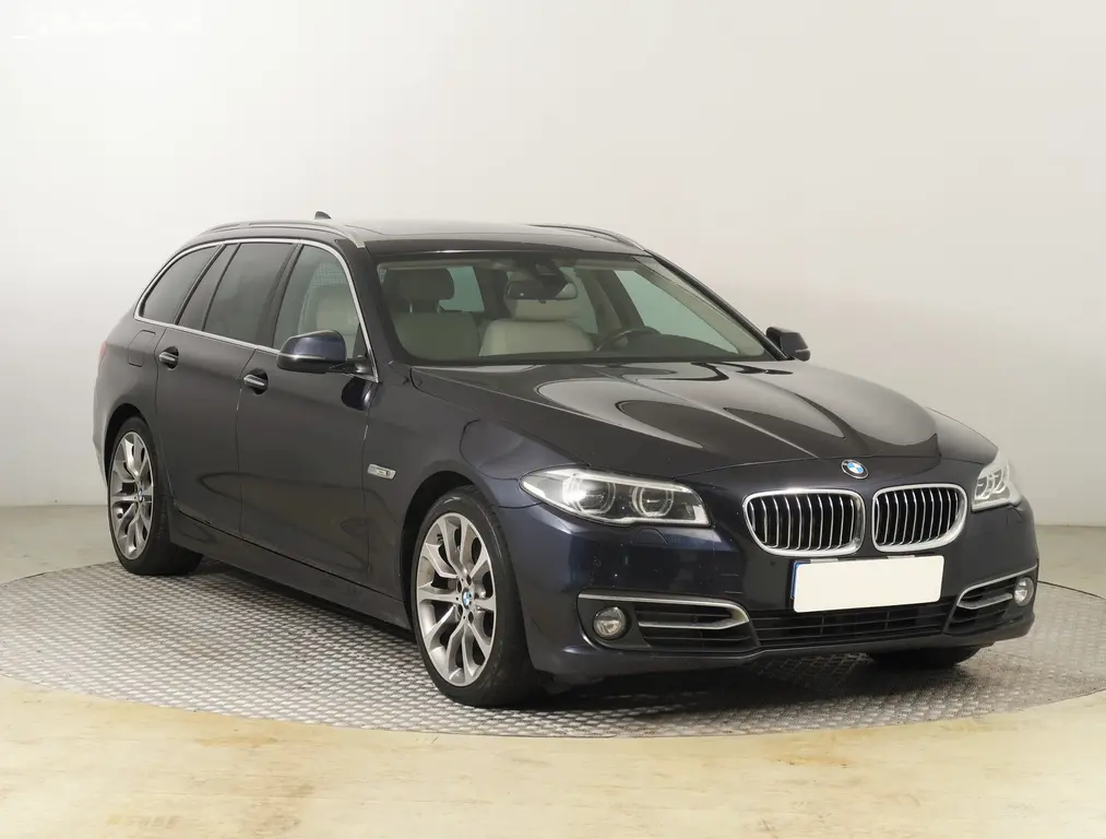 BMW Řada 5, 530d xDrive, Luxury Line, 4X4