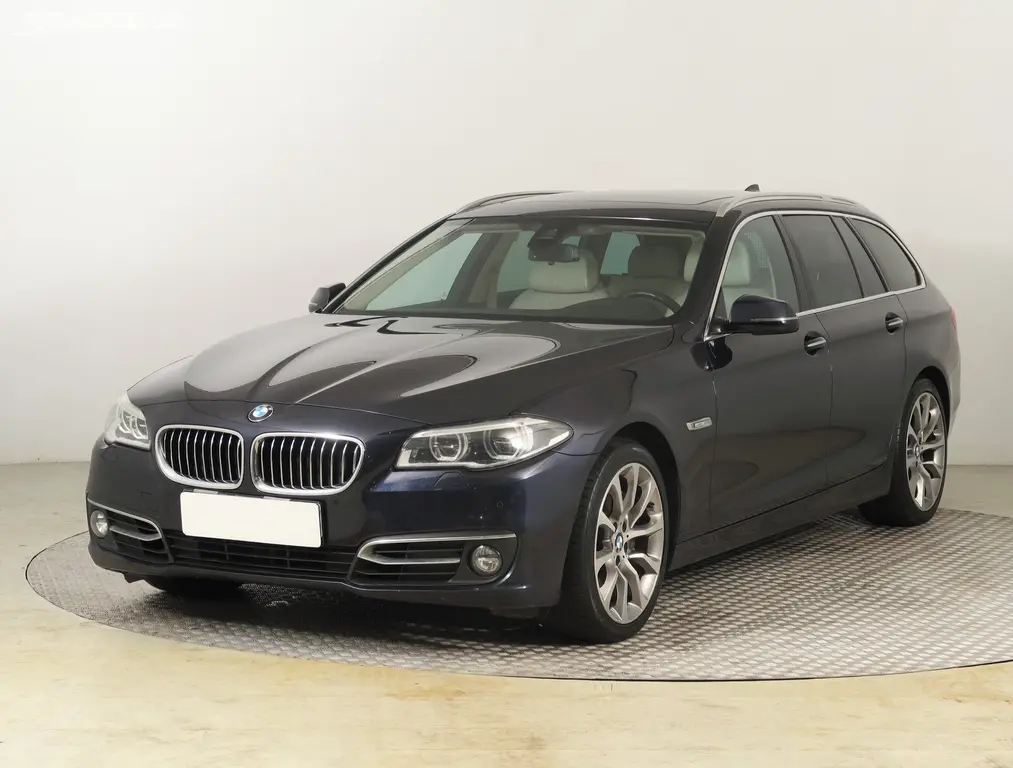 BMW Řada 5, 530d xDrive, Luxury Line, 4X4 - fotka 2
