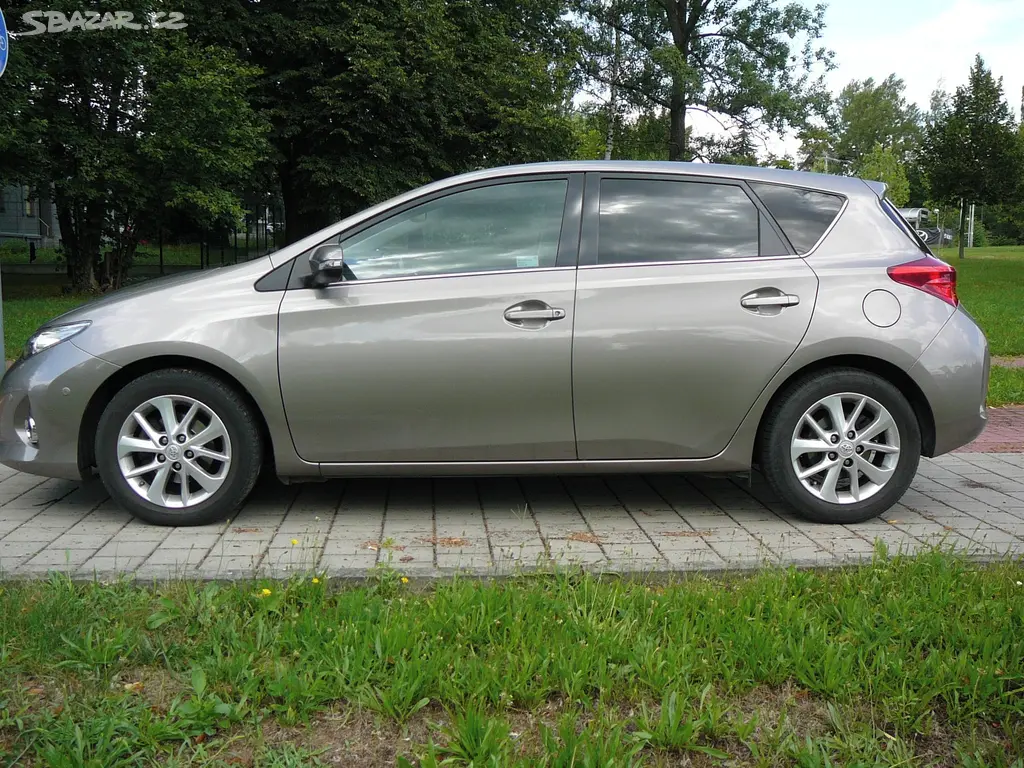 Toyota Auris, 1.6i 97kW ČR 1-MAJ 81000KM!!! - fotka 3